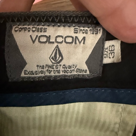 Volcom shorts • Men’s size 36 - Picture 4 of 7
